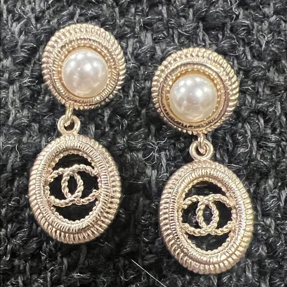 CHANEL Gold-Tone Pearl Drop Earrings with Interlocking CC - Picture 1 of 11
